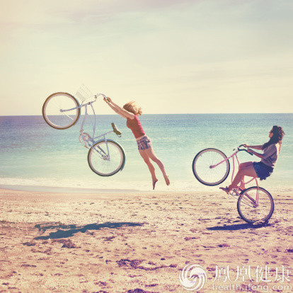 腿要这么瘦！空中自行车的正确姿势