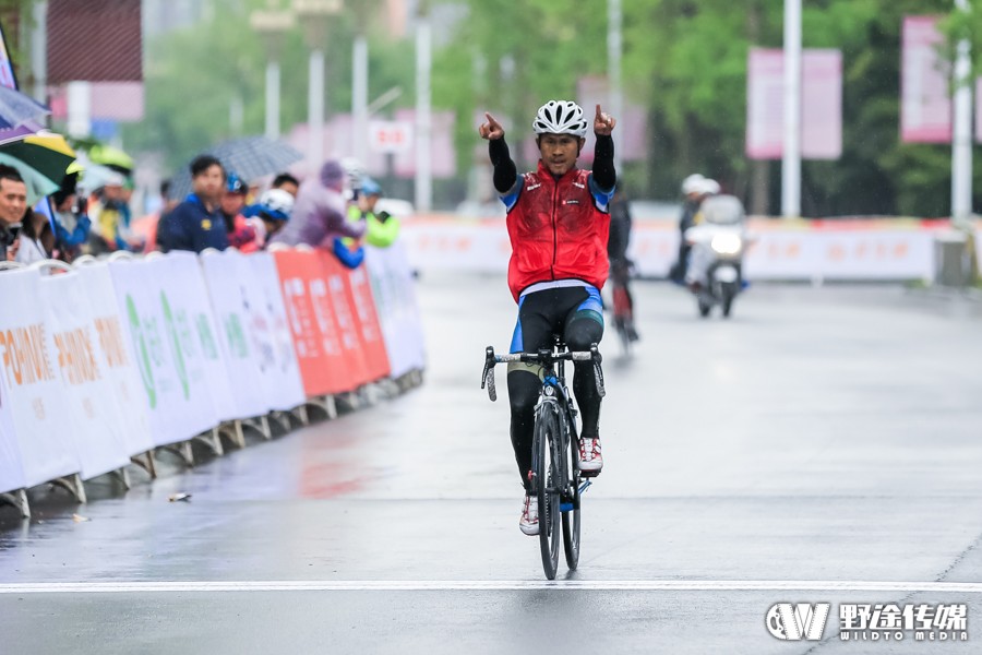 双雄双飞相爱相杀 单飞哥再下一城 环青海湖联赛成都站圆满结束