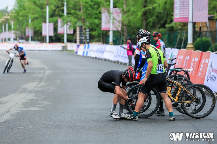 双雄双飞相爱相杀 单飞哥再下一城 环青海湖联赛成都站圆满结束