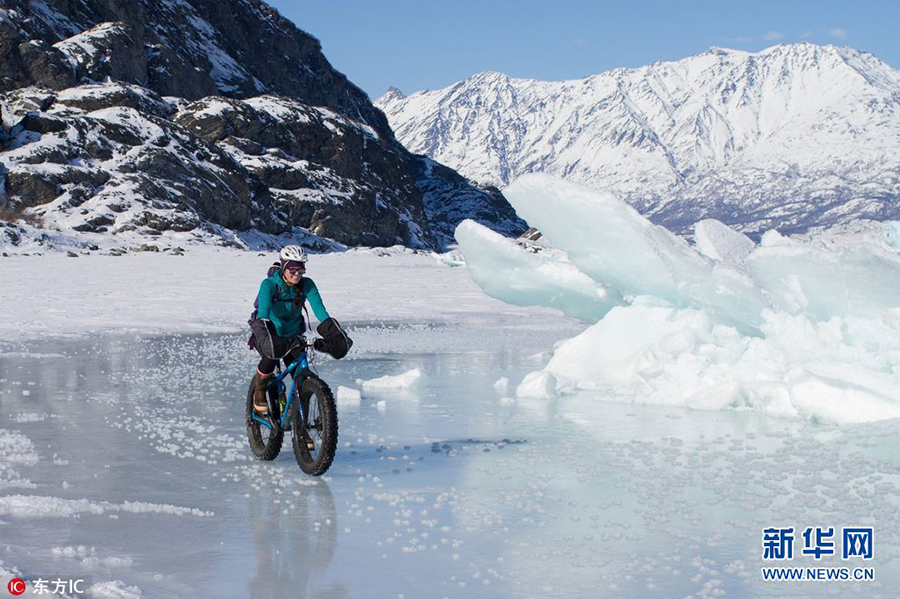 冰下穿行！骑自行车探索阿拉斯加冰川