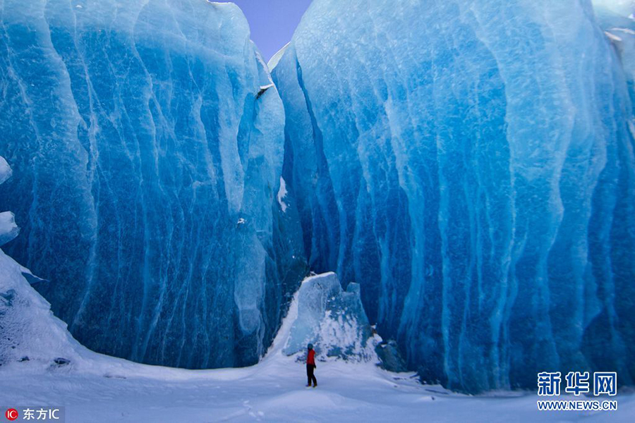冰下穿行！骑自行车探索阿拉斯加冰川