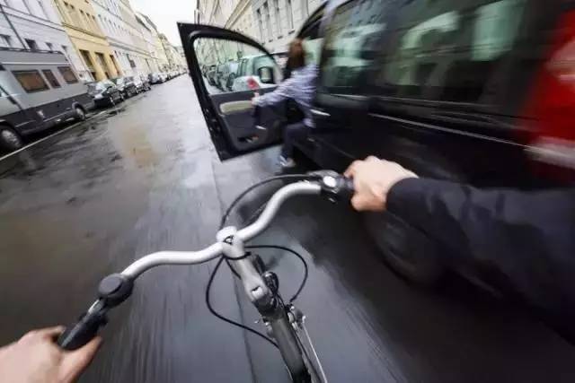 8类自行车与机动车相撞事故，责任怎么算？