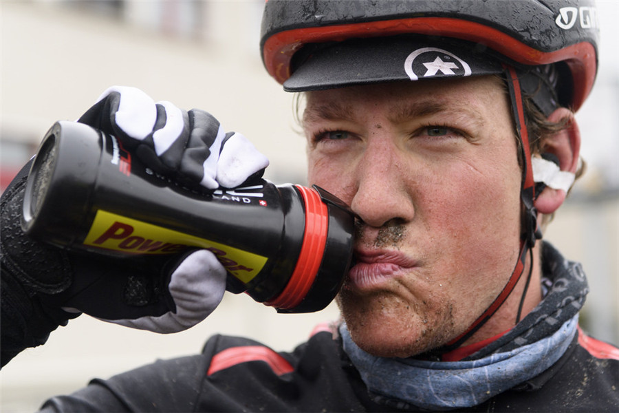 环罗曼蒂S2：雨雪纷飞 赛程缩短 斯特凡•金险胜