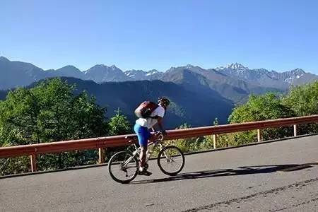 爬坡让人着迷 但也要学会节省体力！