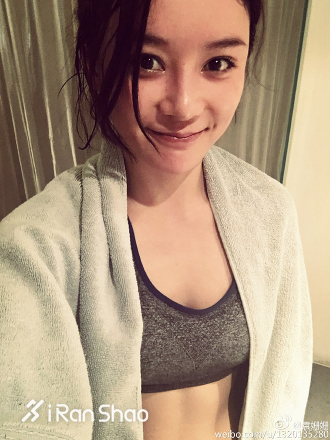 马甲线女王袁姗姗 被群嘲后靠“炫腹”转型