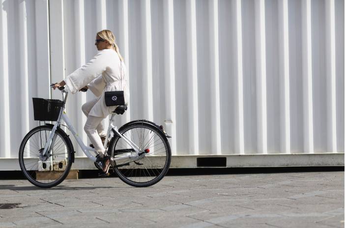 你和It girl之间 差的可能就是一台单车