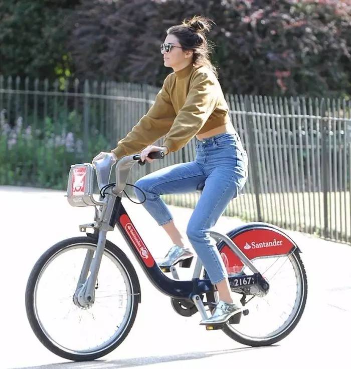 你和It girl之间 差的可能就是一台单车