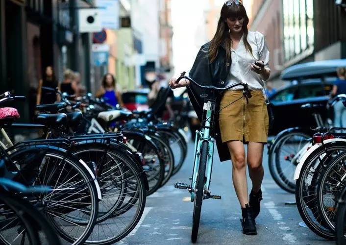 你和It girl之间 差的可能就是一台单车