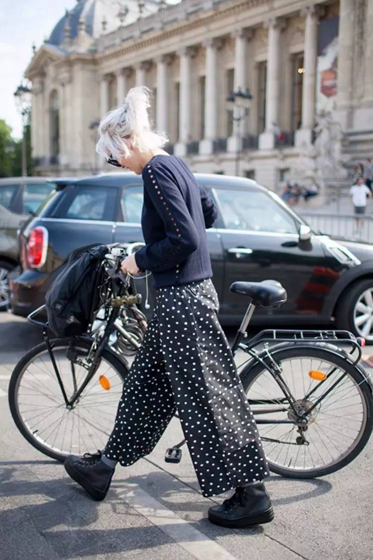 你和It girl之间 差的可能就是一台单车