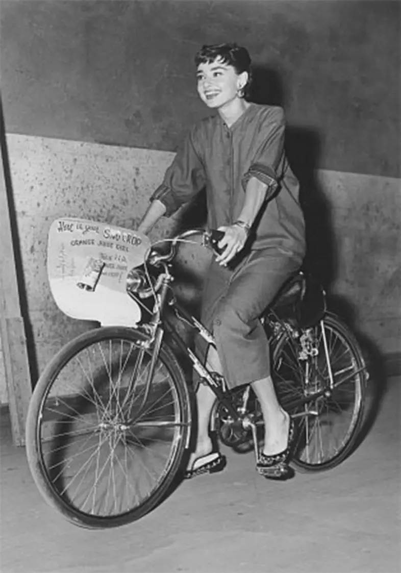 你和It girl之间 差的可能就是一台单车