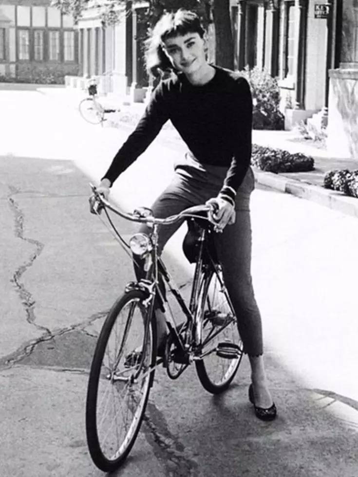 你和It girl之间 差的可能就是一台单车