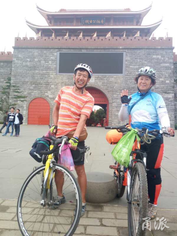 大写的服！65岁夫妇从三亚骑行回宁波，每天10小时在路上