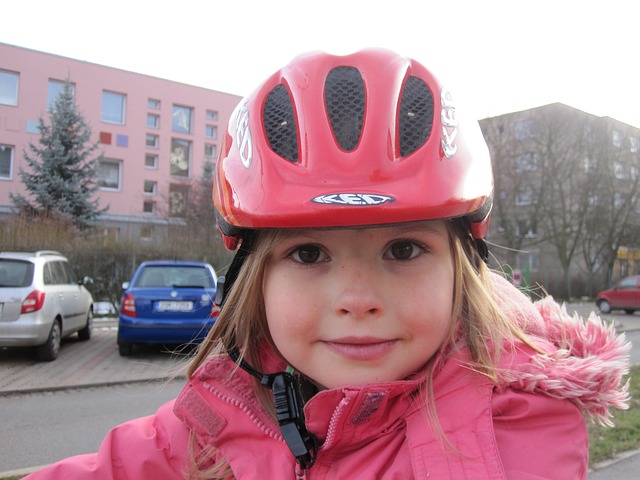 教你如何正确选购儿童自行车头盔