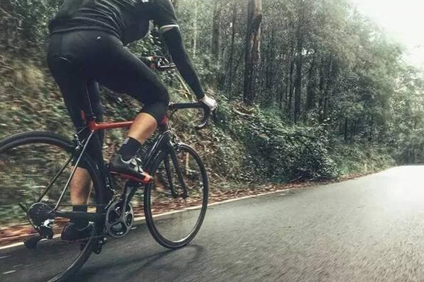 公路自行车跟车骑行技巧