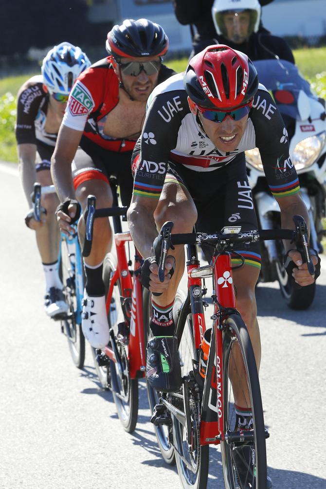 环瑞士S2：黄衫遭遇摔车 终点冲刺吉尔伯特乱中取胜