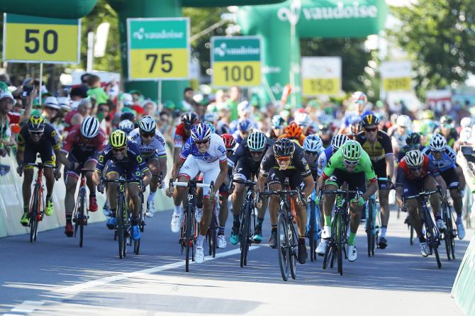 环瑞士S2：黄衫遭遇摔车 终点冲刺吉尔伯特乱中取胜