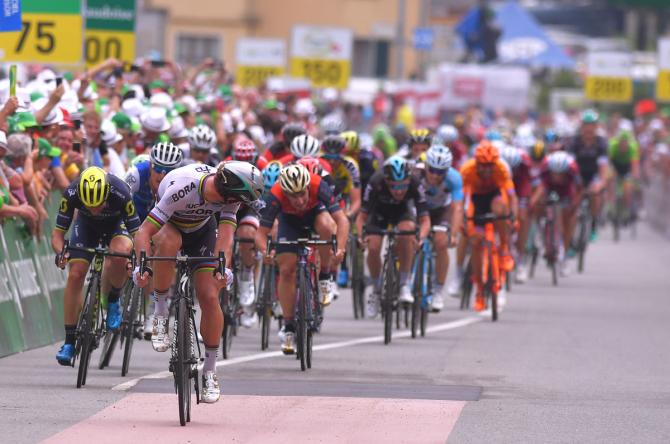 环瑞士S5：萨甘草裙舞姿势冲刺夺冠 洛佩斯摔车退赛