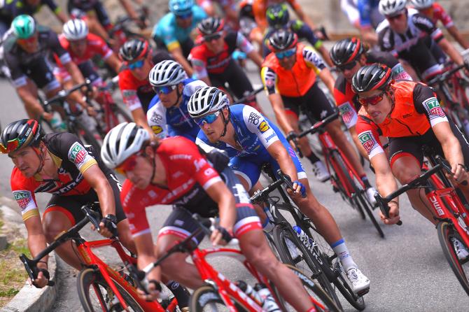 环瑞士S5：萨甘草裙舞姿势冲刺夺冠 洛佩斯摔车退赛