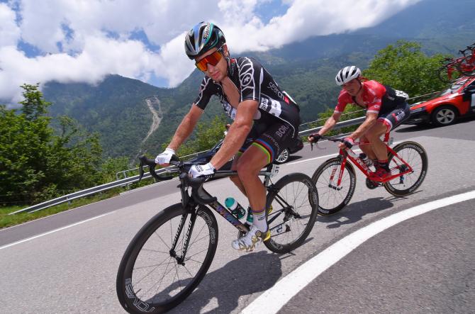 环瑞士S6：波佐维沃雨中夺冠 黄衫加身