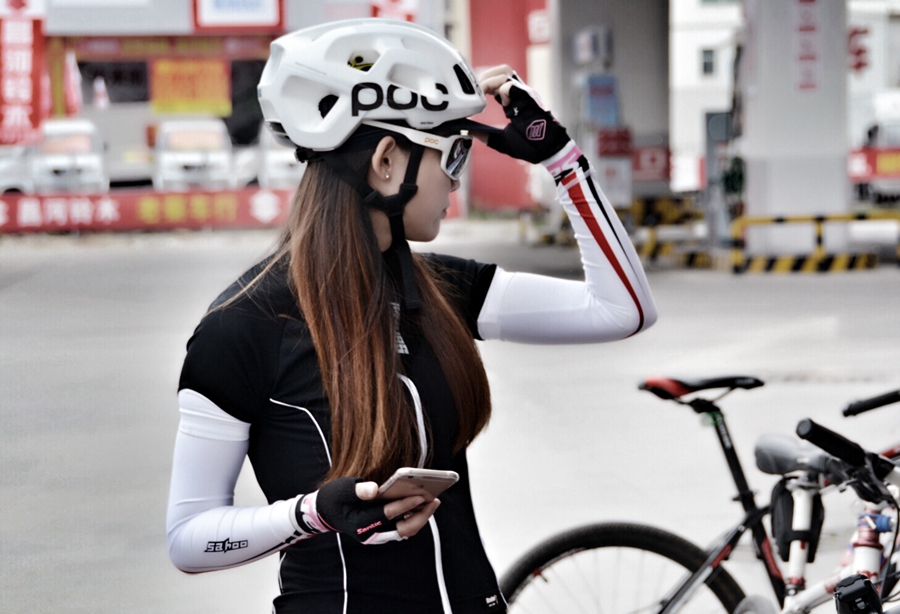 Hi！女神｜單車戀人妮妮：就愛(ài)騎車拍美照 非議由它去