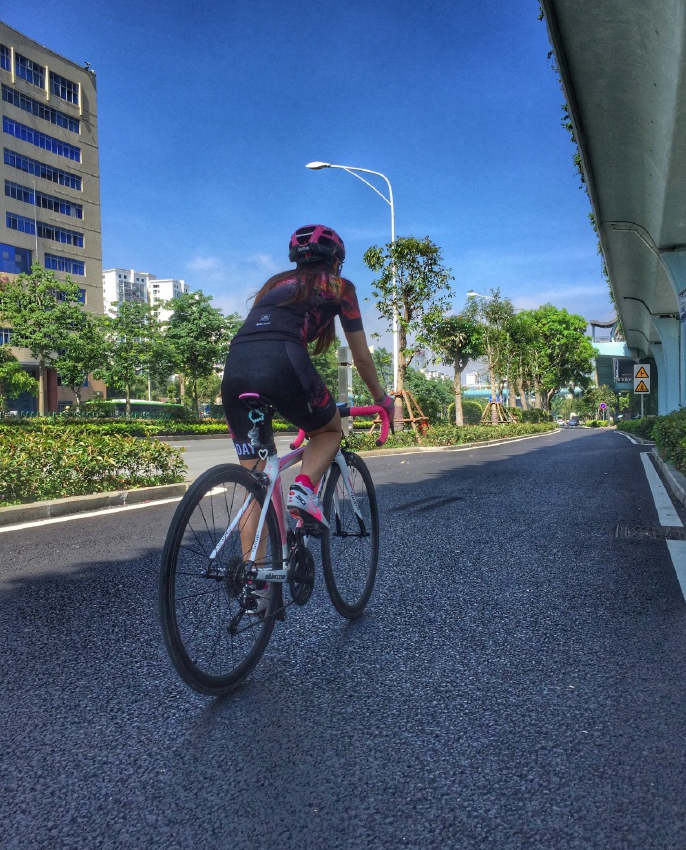 Hi！女神｜單車戀人妮妮：就愛(ài)騎車拍美照 非議由它去