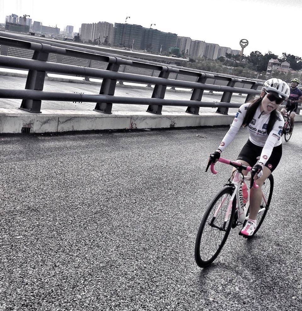 Hi！女神｜單車戀人妮妮：就愛(ài)騎車拍美照 非議由它去
