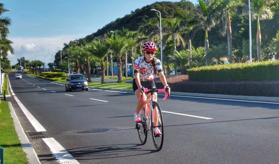 Hi！女神｜單車戀人妮妮：就愛(ài)騎車拍美照 非議由它去