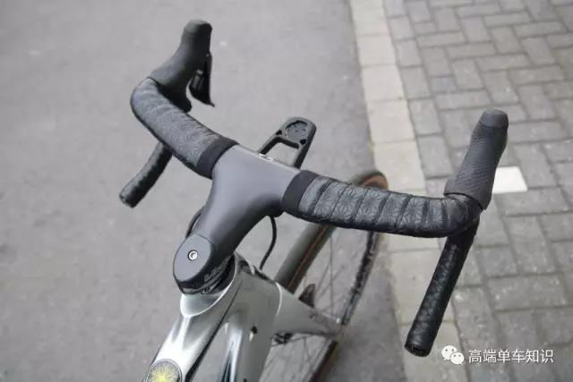 环法赛场的职业车手们都在使用什么车把?