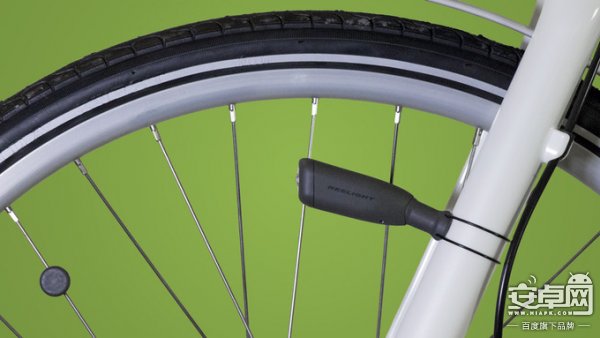 丹麦自行车车灯新发明 磁铁供电 无电池