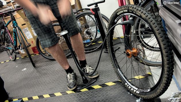 如何在山地车上安装真空胎