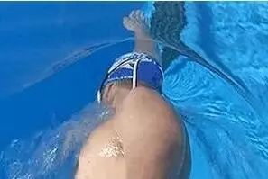 铁三自由泳呼吸技巧-像大力水手一样呼吸！