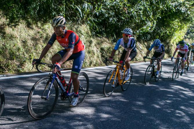 名不虚传 鲨鱼哥尼巴利张口咬下2017台湾登山王