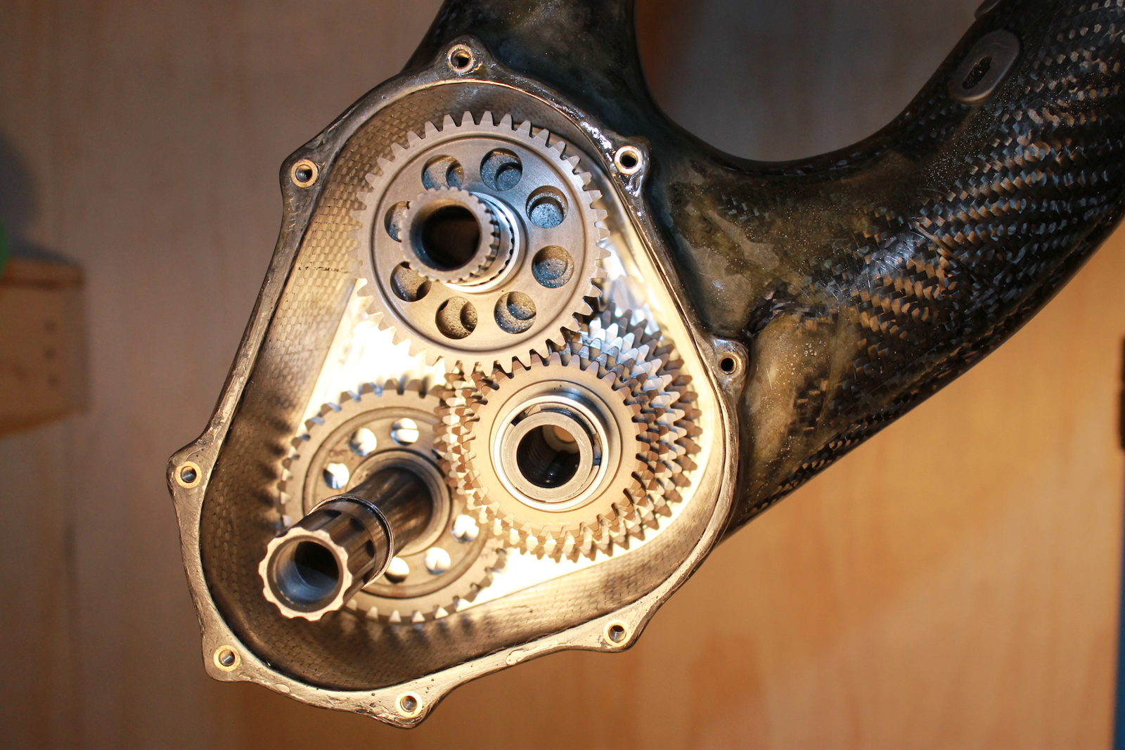 打破常规 没有连杆结构的速降怪物