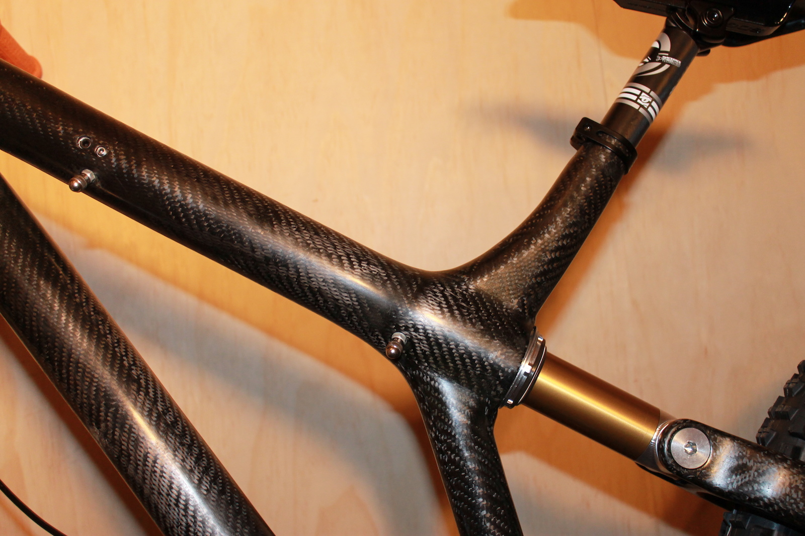 打破常规 没有连杆结构的速降怪物