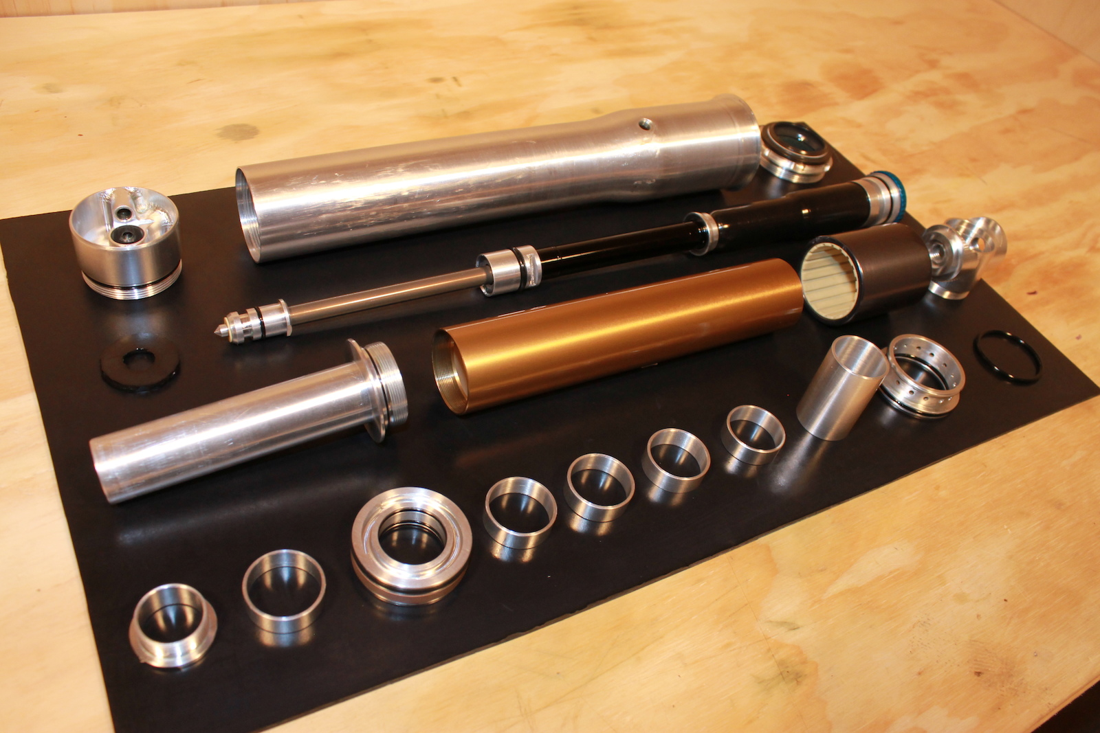 打破常规 没有连杆结构的速降怪物