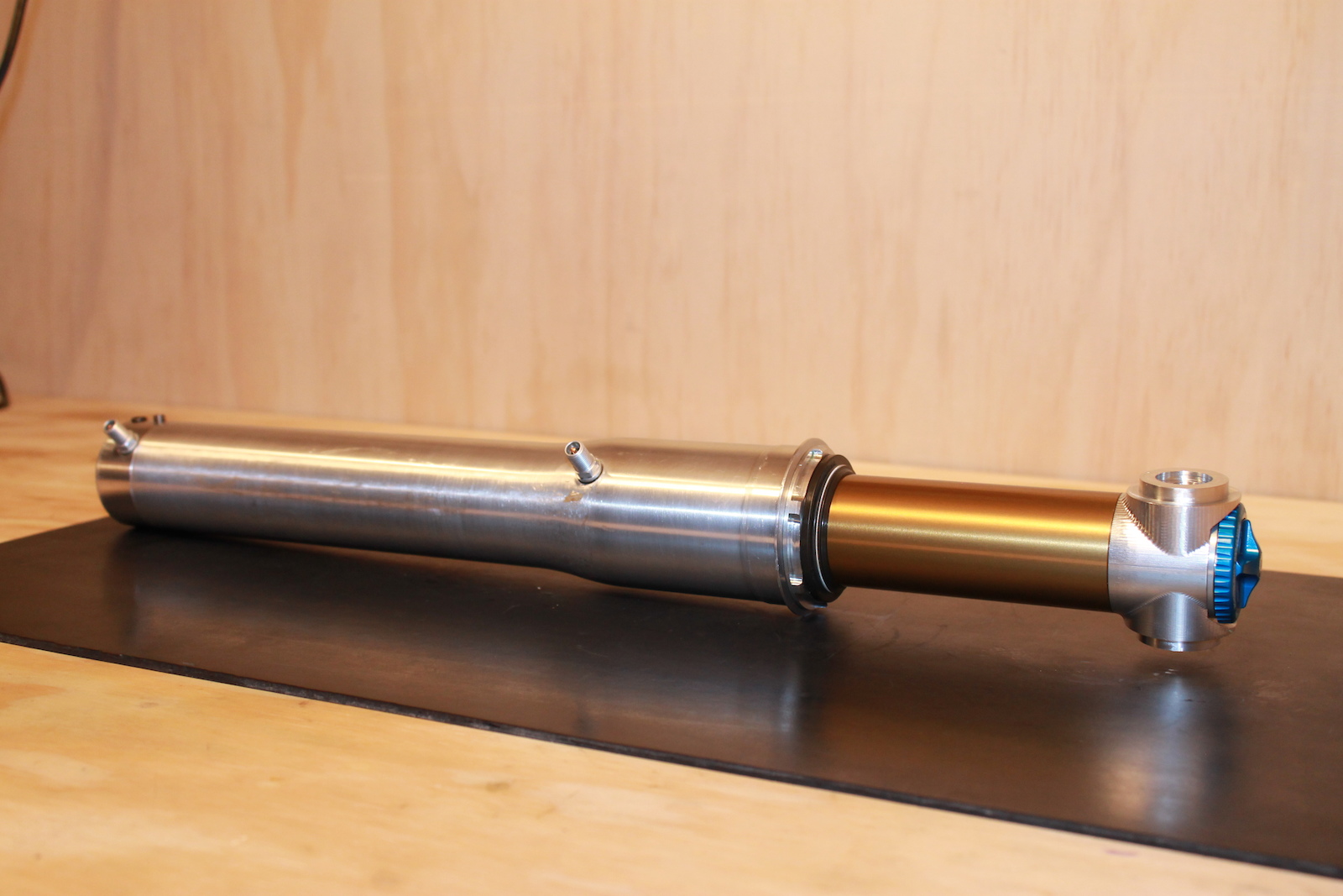 打破常规 没有连杆结构的速降怪物