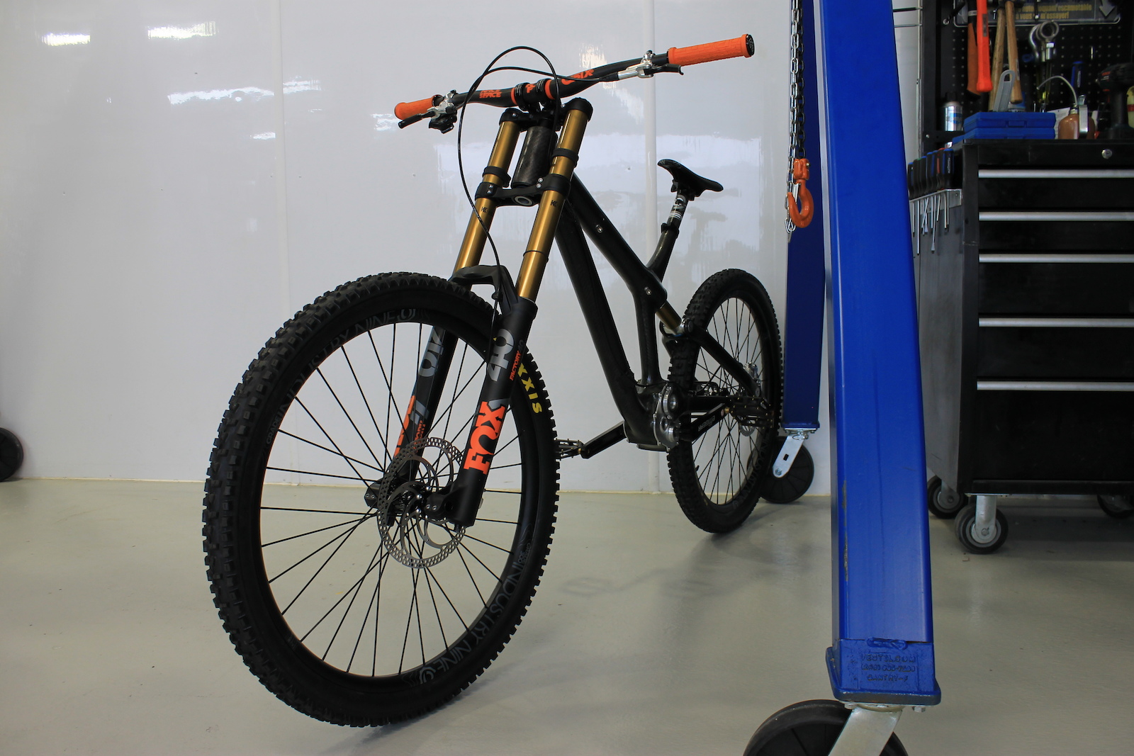 打破常规 没有连杆结构的速降怪物