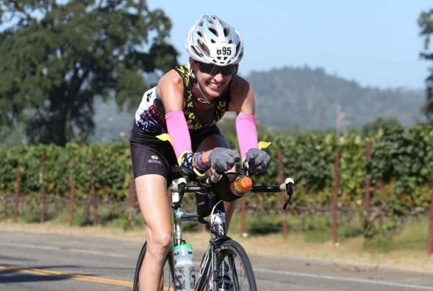 真铁人！失聪失明 她仍18次完成IRONMAN铁三赛