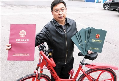 360度骑车！男子发明“任意踩”自行车
