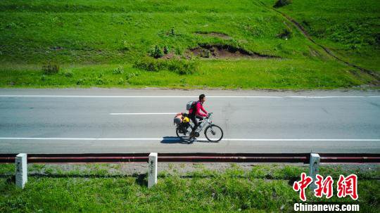 骑游多国 90后小伙一年骑行16000公里回家乡