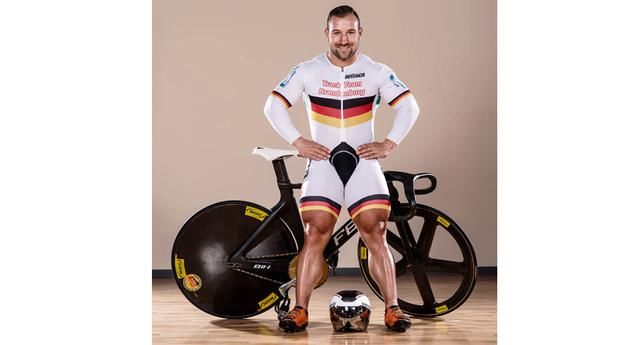 自行车奥运冠军“铁腿”带动发电机烤熟面包