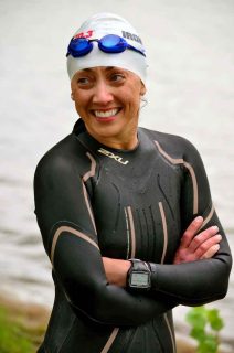 被货车劈成两半 她选择强势“复出”继续练铁三