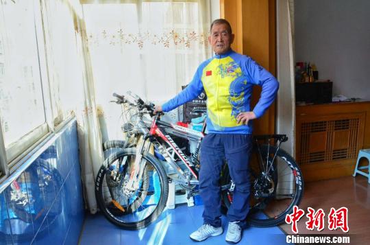青海“车轮上”的古稀老人 11年骑行10万余公里