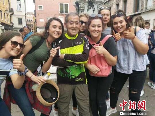 青海“车轮上”的古稀老人 11年骑行10万余公里