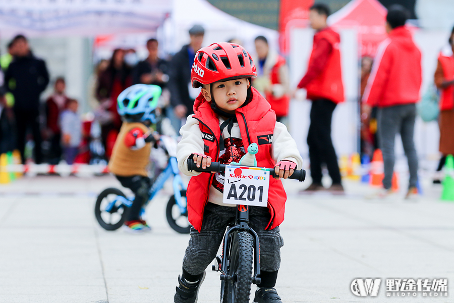 森地客KIDS滑步车联赛厦门站：慈济宫 一群萌娃的跨年礼