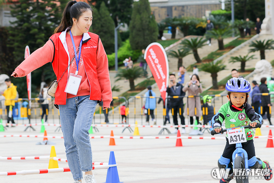森地客KIDS滑步车联赛厦门站：慈济宫 一群萌娃的跨年礼