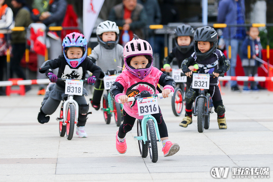 森地客KIDS滑步车联赛厦门站：慈济宫 一群萌娃的跨年礼