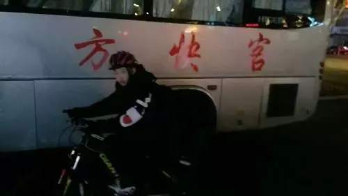 励志还是违法？老爸让11岁儿子顶冷风骑行150公里
