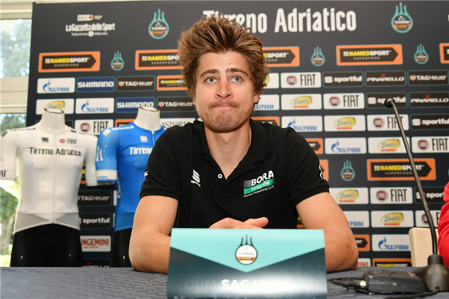 双海赛车手见面会：萨甘发型又有变 木兰身体抱恙