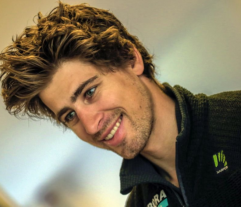 双海赛车手见面会：萨甘发型又有变 木兰身体抱恙